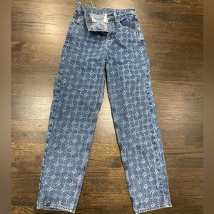 Let’s friends size 25 blue jeans